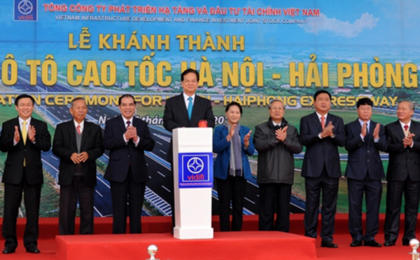 Thủ tướng Nguyễn Tấn Dũng nhấn nút khánh thành toàn tuyến cao tốc Hà Nội – Hải Phòng 
 